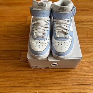 Nike Air Force One high
Used 
Like new 
Custom Sneakers

Size: 5.5
